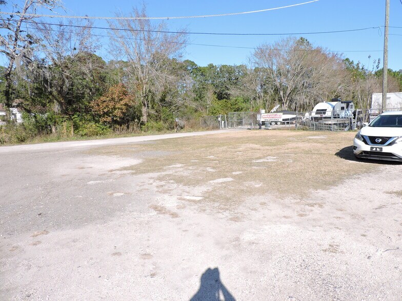 More Photos Of 535 College Dr, Middleburg General Retail For Sale