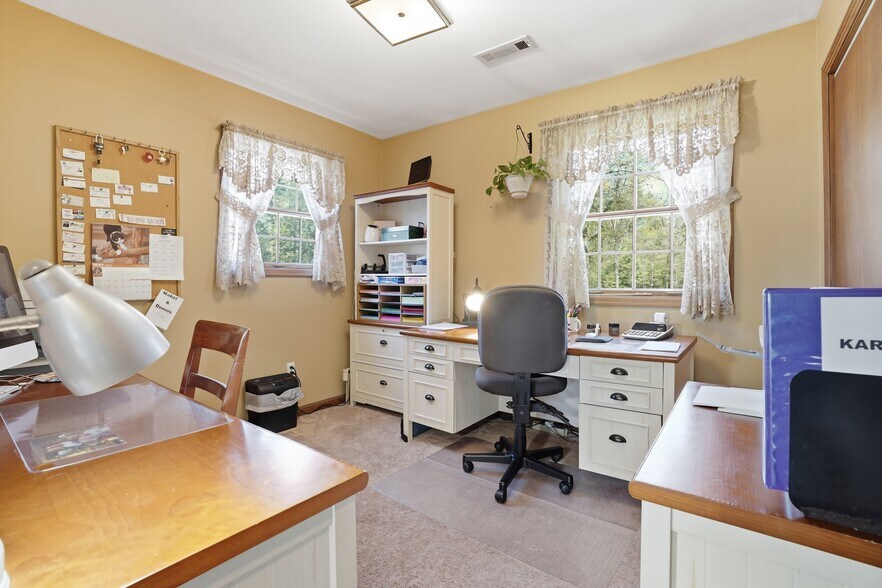 More Photos Of 120 Milford Hill Ln, Milford Flex For Sale