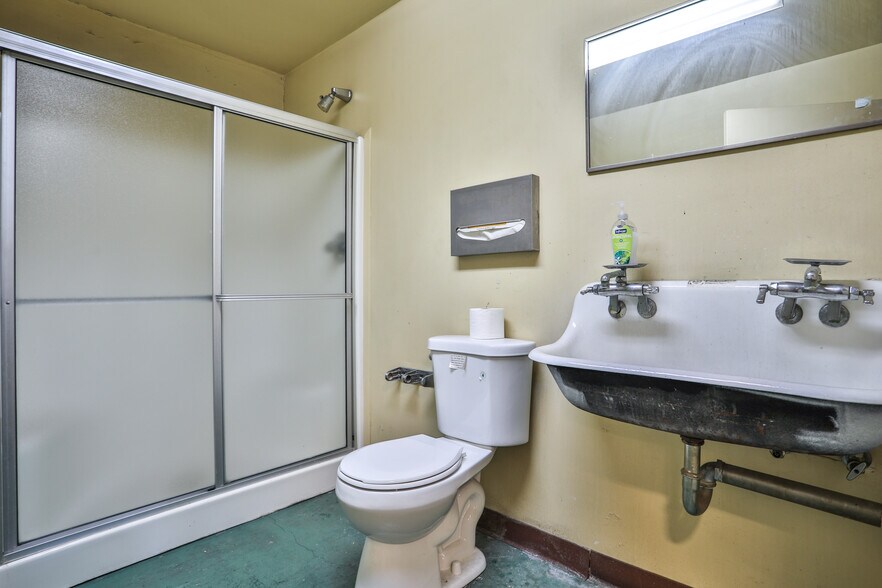 More Photos Of 11930 Goldring Rd, Arcadia Light Distribution For Sale