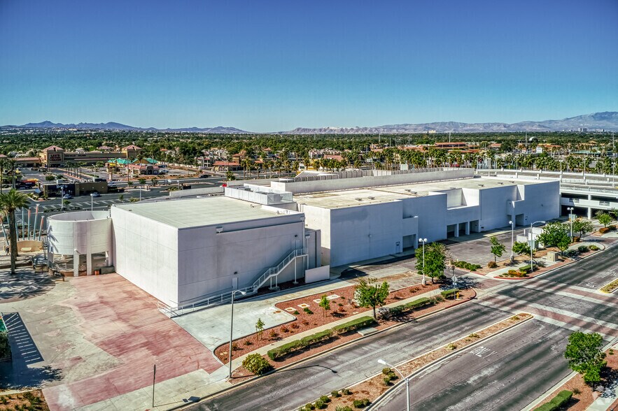 More Photos Of 4300 E Sunset Rd, Henderson Movie Theatre For Lease