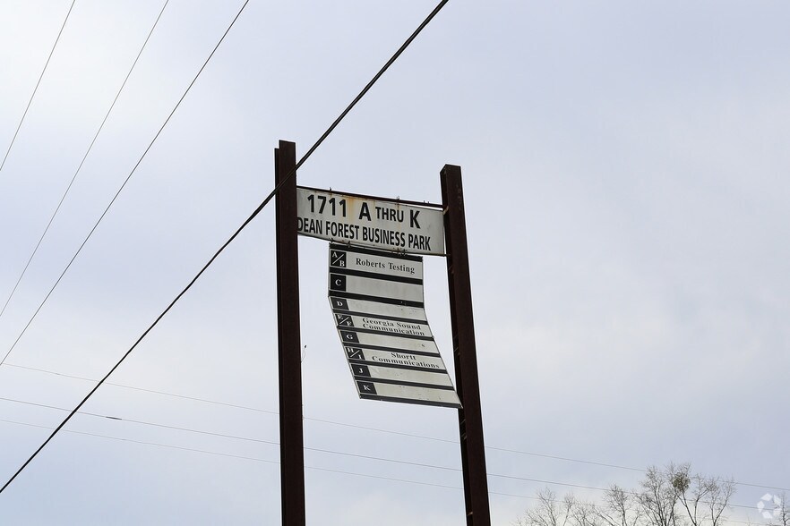 More Photos Of 1711 Dean Forest Rd, Savannah Light Distribution For Lease