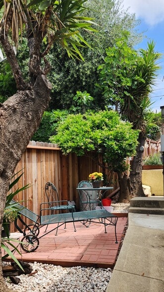 More Photos Of 3331 Hamilton Way, Los Angeles Apartments For Sale