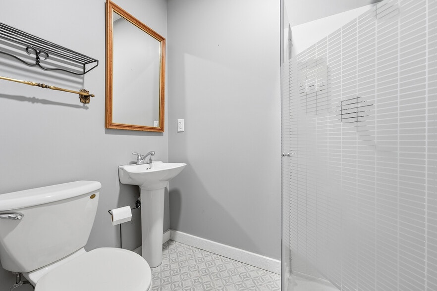 More Photos Of 2200 W Memorial Dr, Janesville Hospitality For Sale