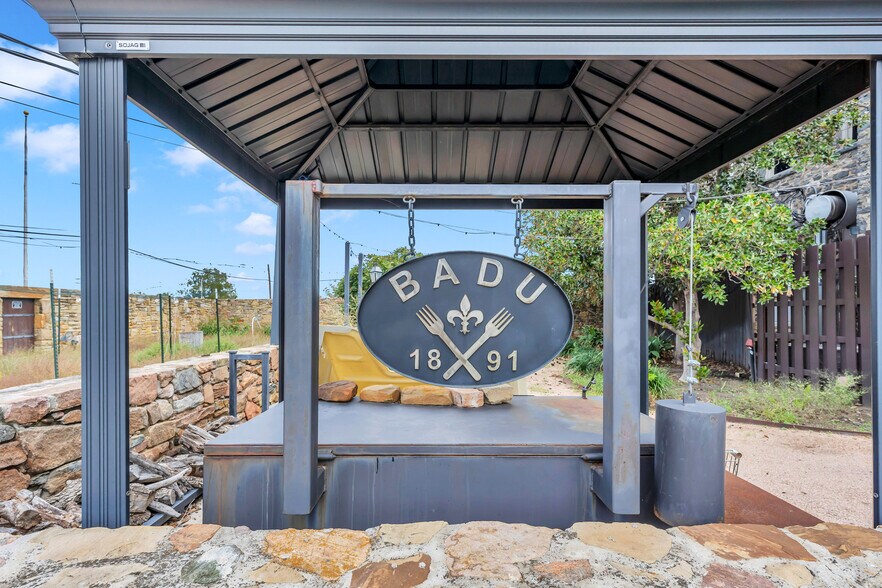 More Photos Of 601 Bessemer Ave, Llano Restaurant For Sale