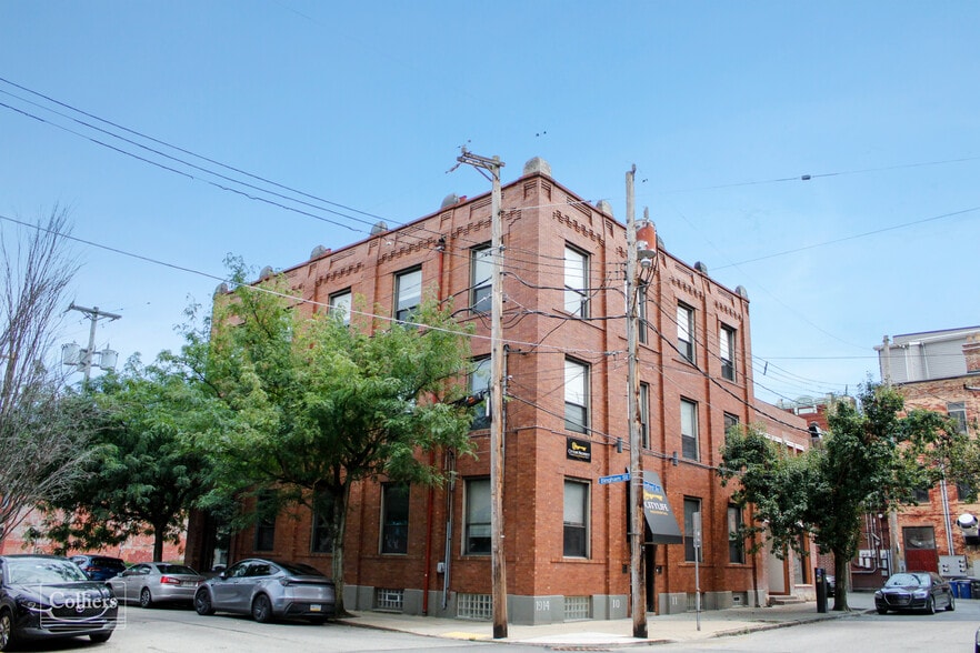 Primary Photo Of 10-12 Bedford Sq, Pittsburgh Loft Creative Space For Sale