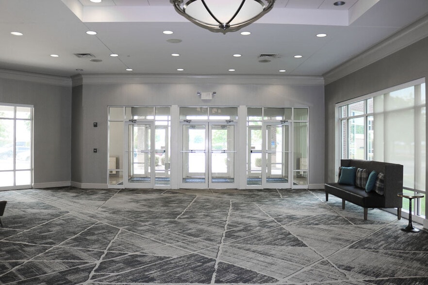 More Photos Of 327 Fountains Pky, Fairview Heights Hotel For Sale