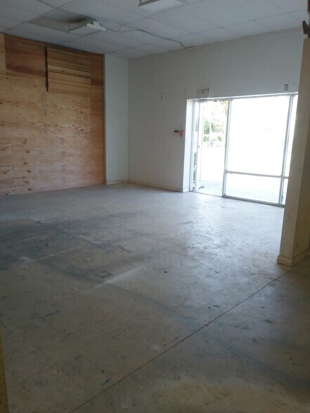 More Photos Of 3573 Enterprise Ave, Naples Warehouse For Lease