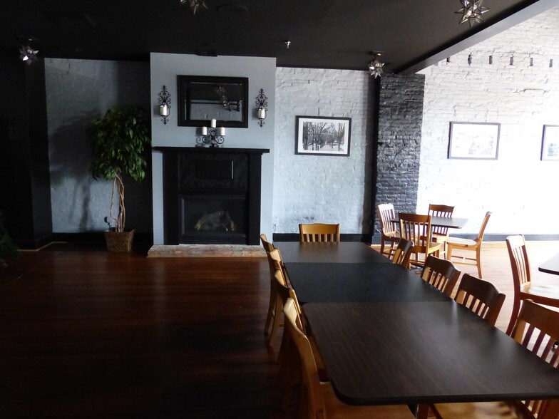 More Photos Of 19-25 W Johnson St, Staunton Storefront Retail Office For Sale