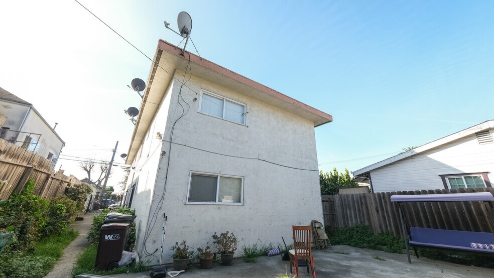 More Photos Of 2120 E 22nd St, Oakland Apartments For Sale