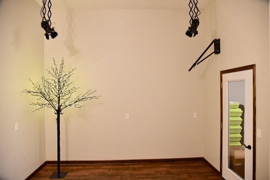 More Photos Of 102 E 6th Ave, Fort Pierre Office For Sale