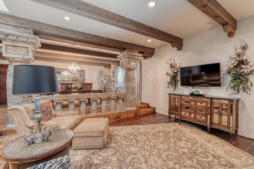 More Photos Of 505 Gilchrist Ln, Del Rio Specialty For Sale