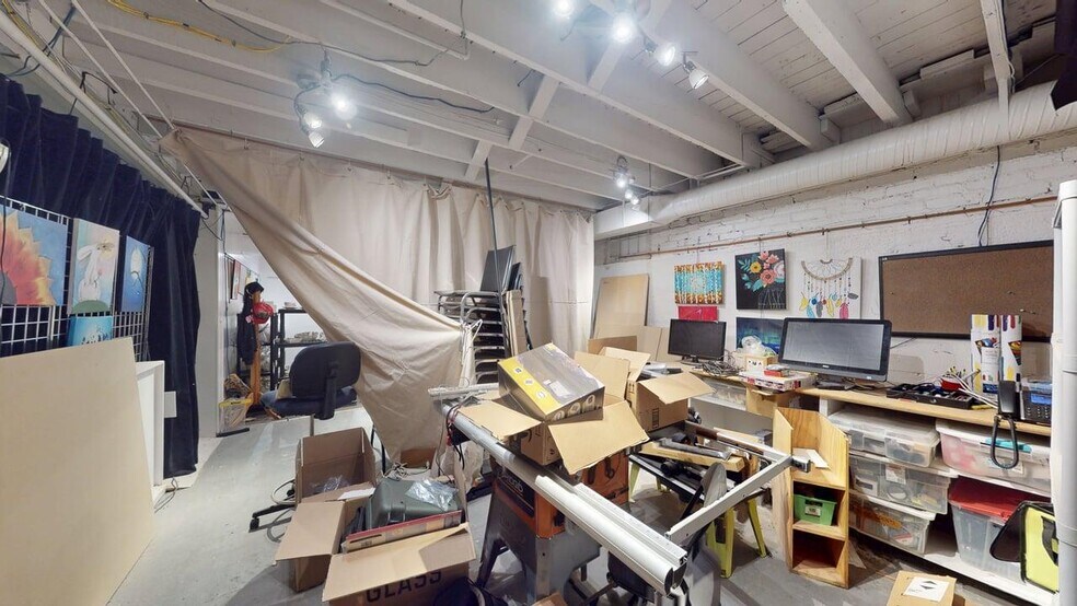 More Photos Of 800 Baker St, Cranbrook Storefront Retail Office For Sale