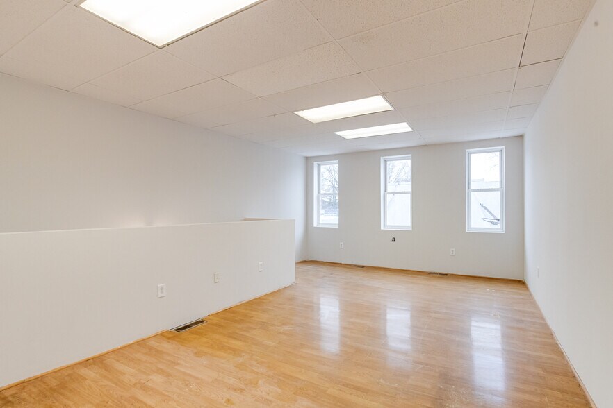 More Photos Of 6419 Harford Rd, Baltimore Office For Sale