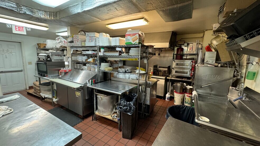 More Photos Of 550 S Main St, Nazareth General Retail For Sale