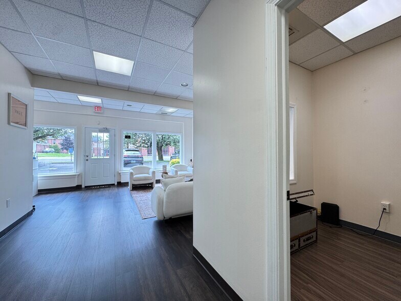 More Photos Of 10 Broadway, North Haven Storefront Retail Office For Lease