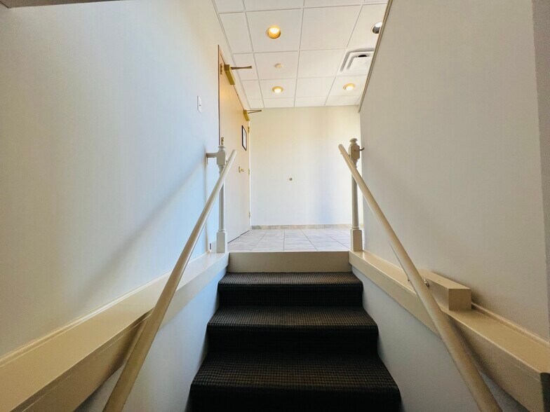 More Photos Of 252 Harry Lane Blvd, Knoxville Office For Sale