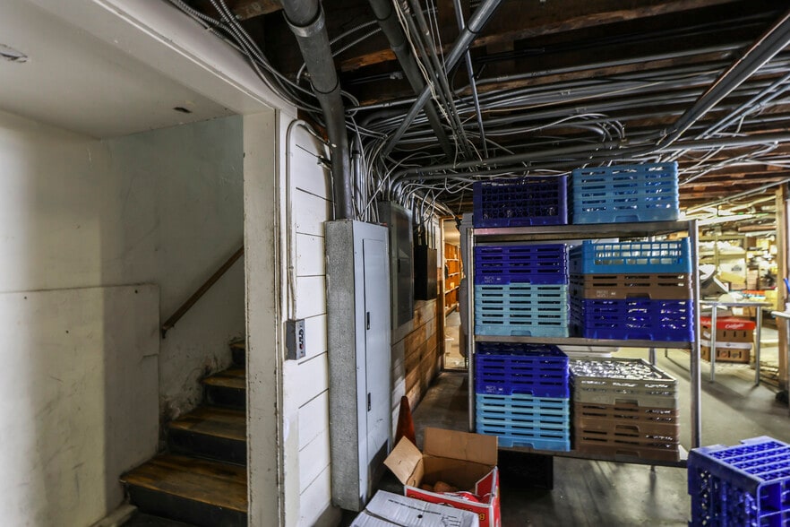 More Photos Of 1024 Noble St, Anniston Storefront Retail Office For Sale