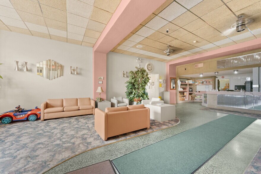 More Photos Of 36 W 4th St, Dubuque Hotel For Sale