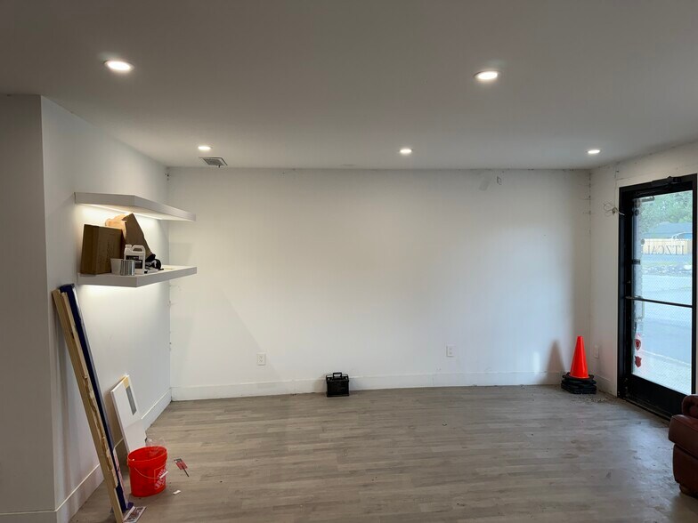More Photos Of 555 Spring Creek Rd, Montrose General Retail For Sale