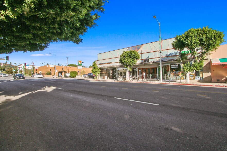 More Photos Of 1864-1870 N Vermont Ave, Los Angeles Storefront Retail Office For Lease