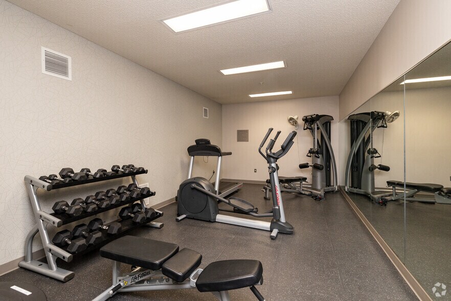 More Photos Of 2550 Freeway Blvd, Brooklyn Center Hotel For Sale