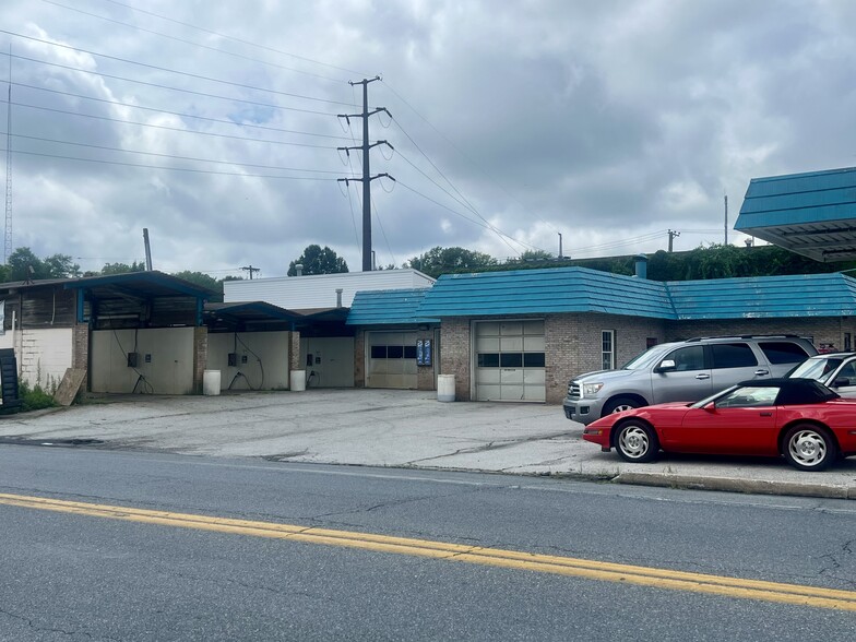 More Photos Of 125 John St, Westminster Auto Dealership For Sale
