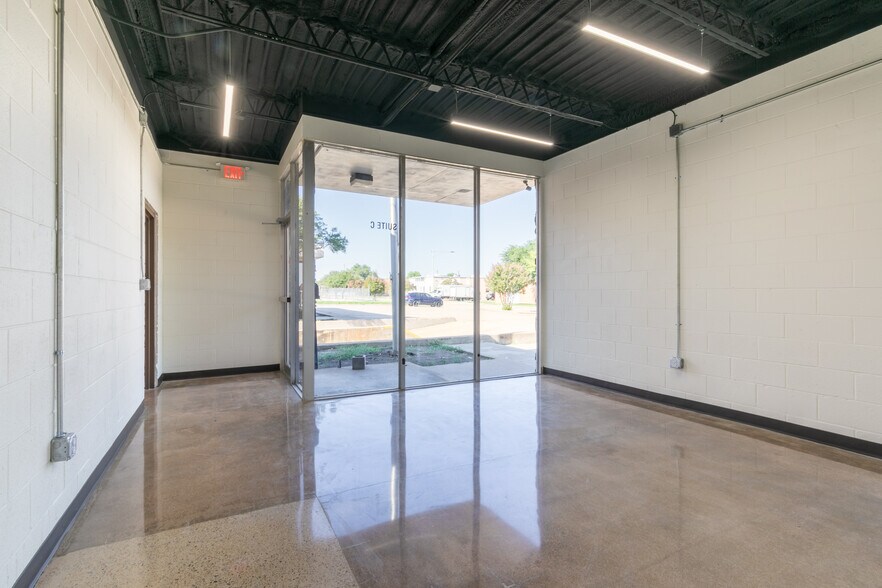 More Photos Of 609 112th St, Arlington Manufacturing For Lease