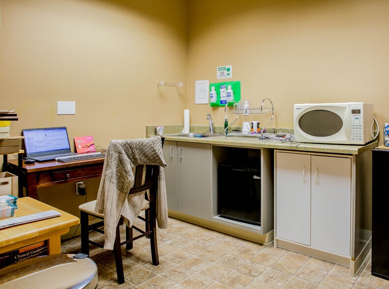 More Photos Of 1970 SE 14th Ave, Albany Medical For Lease