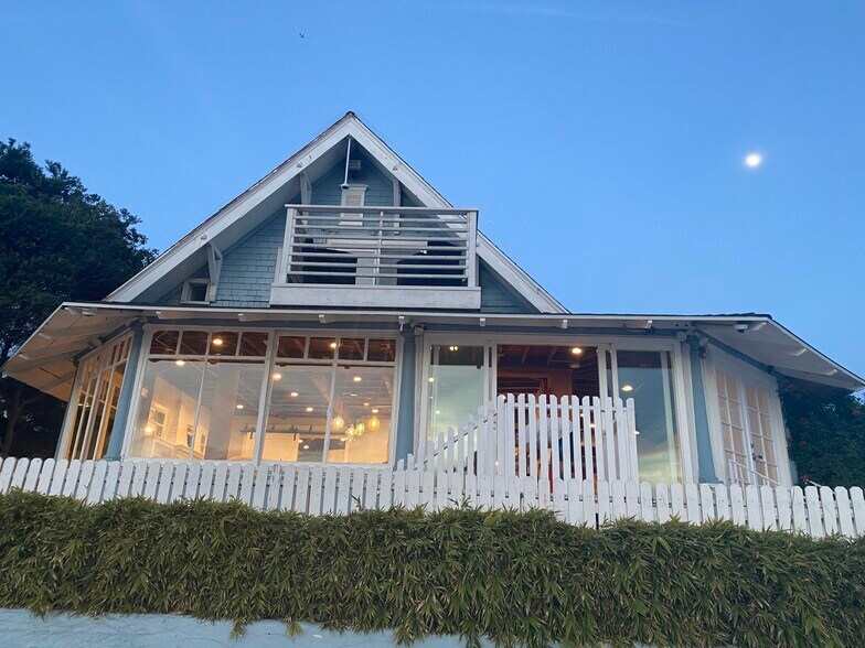 More Photos Of 523 Ocean Front Walk, Venice Storefront Retail Office For Lease