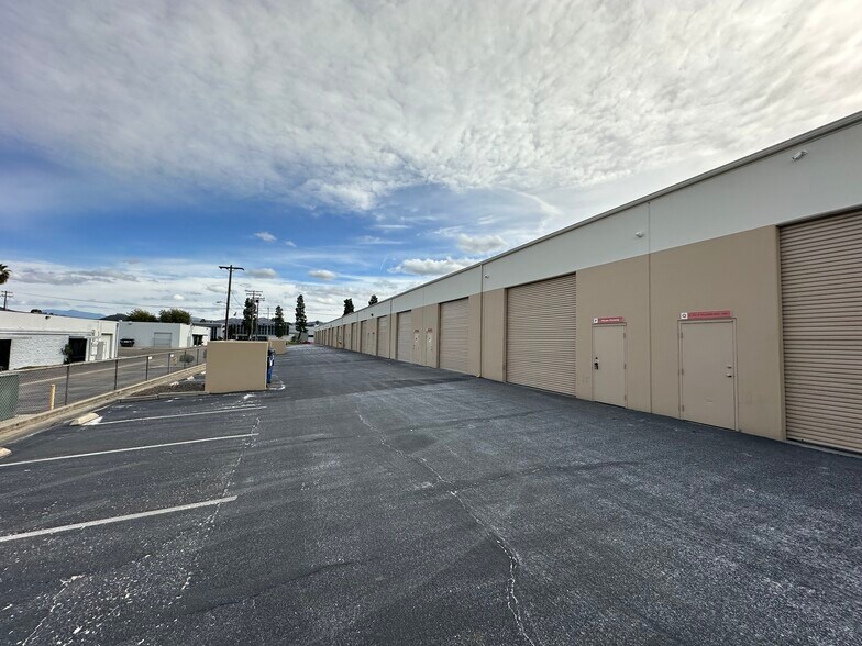 More Photos Of 1050 Pioneer Way, El Cajon Warehouse For Lease