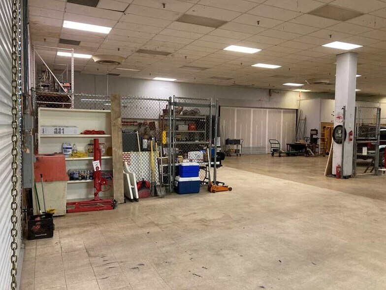 More Photos Of 1036 W Main St, Dothan Light Manufacturing For Sale