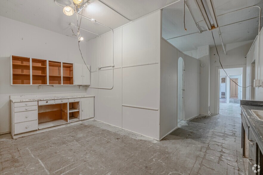 More Photos Of 410-420 NW 9th Ave, Portland Storefront For Sale