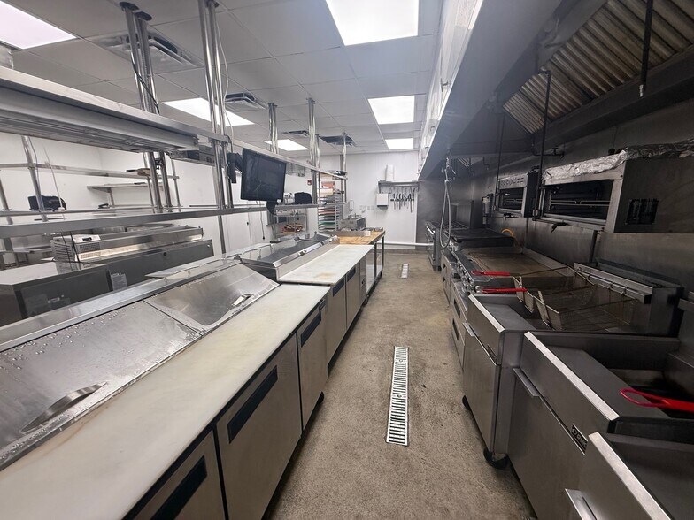 More Photos Of 661 US Highway 1, North Palm Beach Storefront Retail Office For Sale