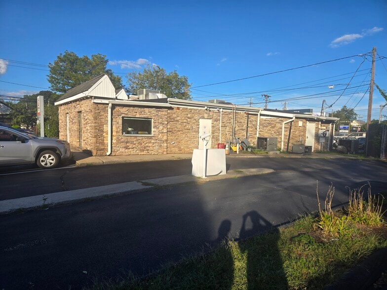 More Photos Of 189 Main St, Norwalk Bank For Lease