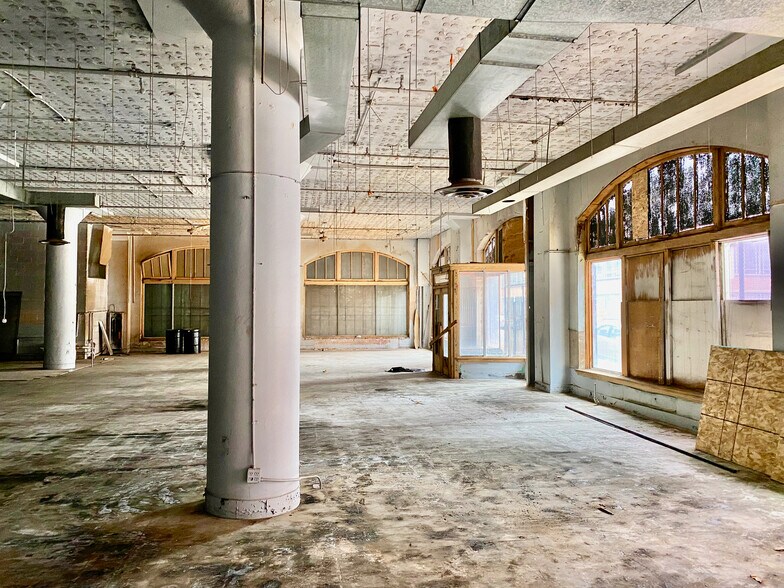 More Photos Of 1701-1709 Locust St, Saint Louis Warehouse For Sale