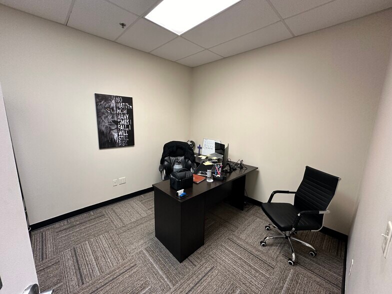 More Photos Of 2124 W Chesterfield Blvd, Springfield Storefront Retail Office For Lease