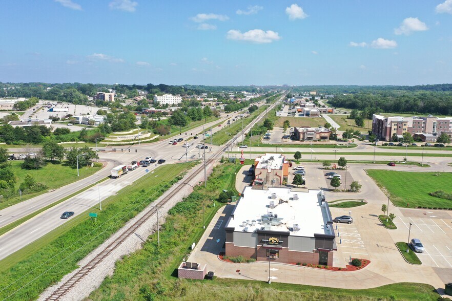 More Photos Of 746 Coral Ridge Ave, Coralville General Retail For Sale