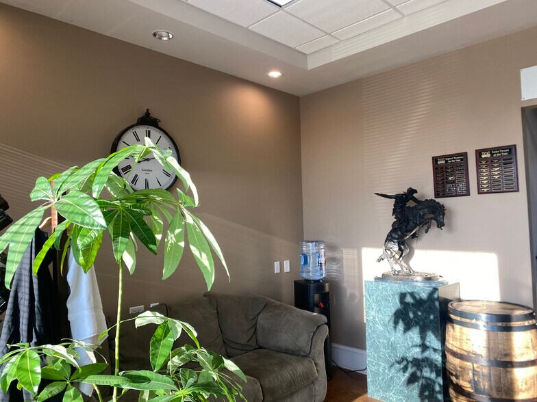More Photos Of 3137 Chestnut Dr, Atlanta Distribution For Lease