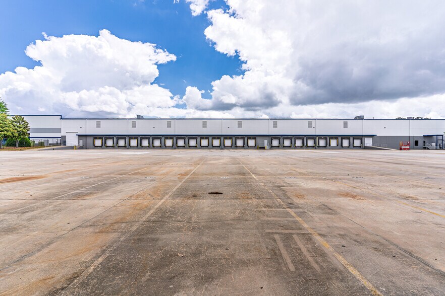 More Photos Of 125 Southside Ct, McDonough Distribution For Lease
