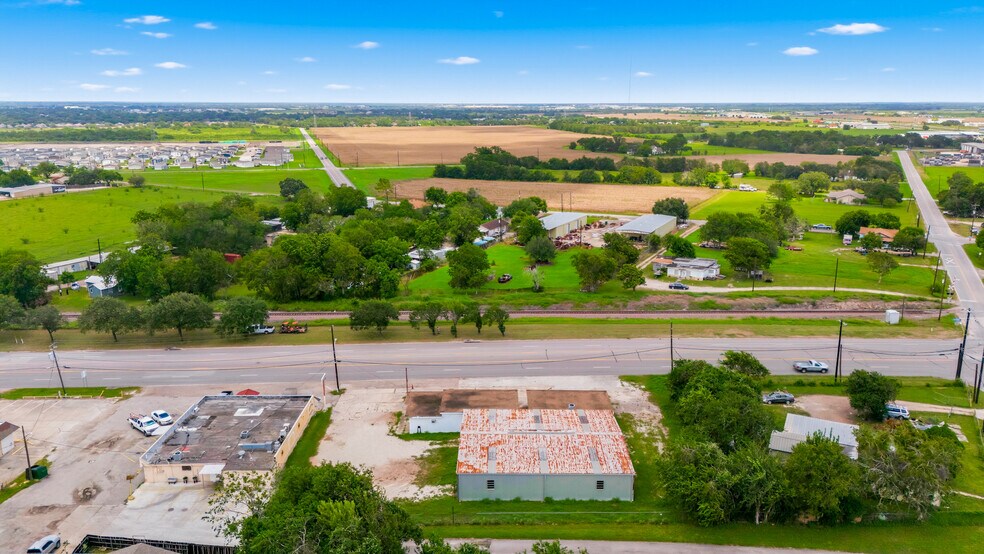 More Photos Of 4107 Port Lavaca Dr, Victoria Showroom For Sale