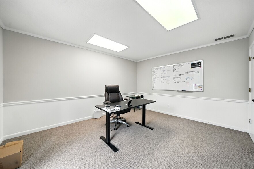 More Photos Of 11285 Elkins Rd, Roswell Office Residential For Sale