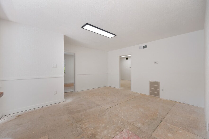 More Photos Of 1407-1409 Lincoln Way, Auburn Office For Sale