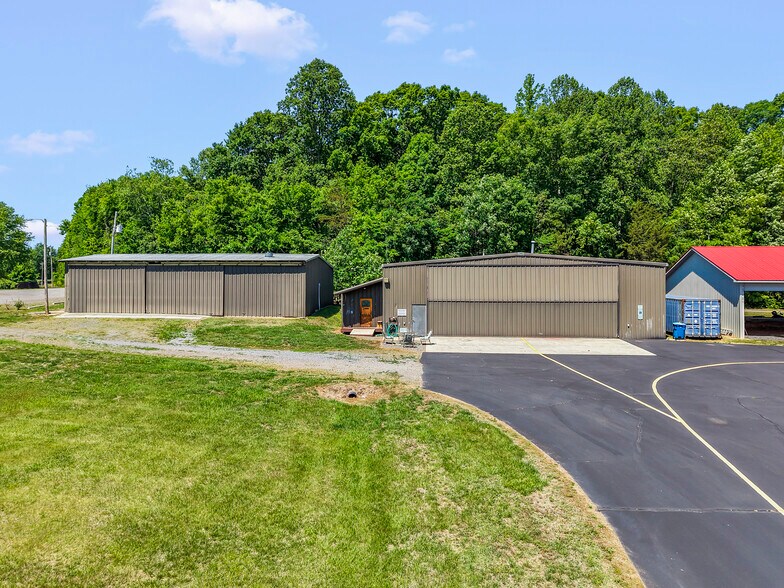 More Photos Of 249 Gilbert Rd, Mocksville Airport For Sale