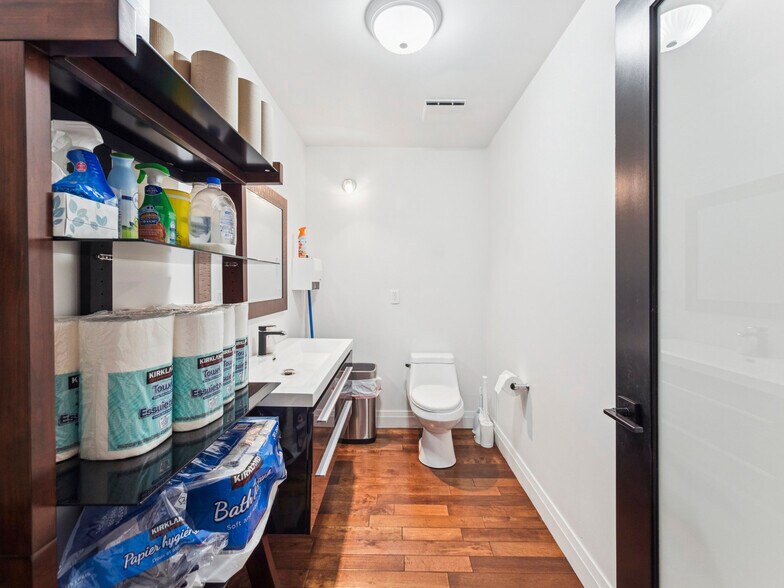 More Photos Of 175 W Beaver Creek Rd, Richmond Hill Light Distribution For Sale