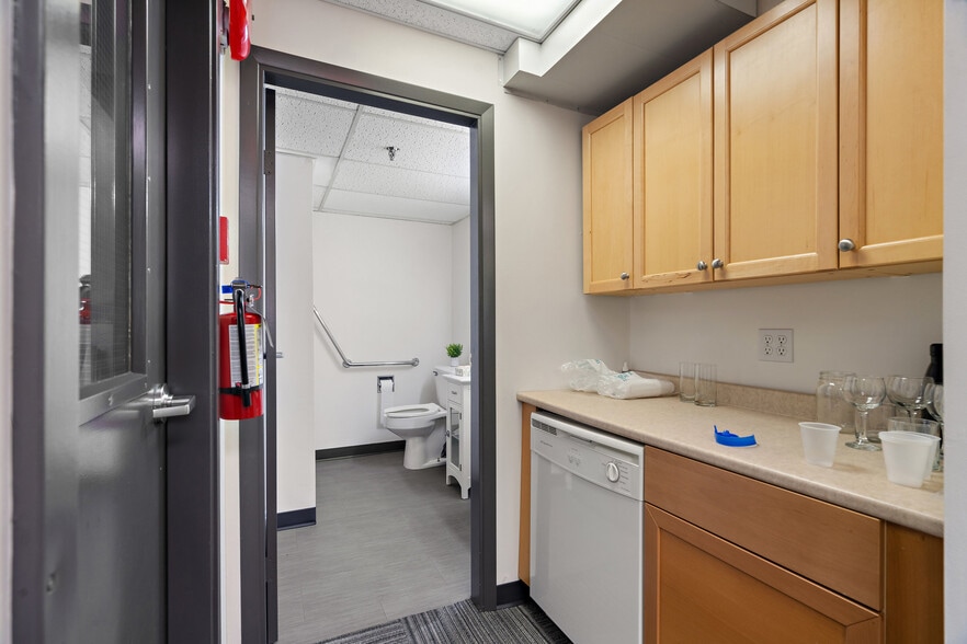 More Photos Of 19 Bastion Sq, Victoria Office For Lease