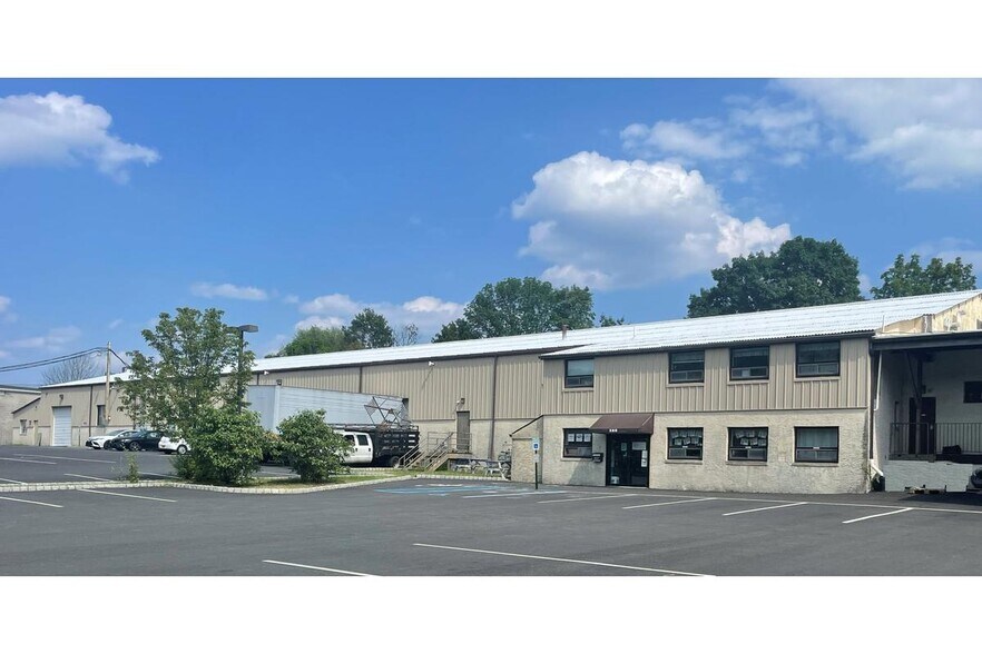 More Photos Of 300 W Stiger St, Hackettstown Distribution For Lease