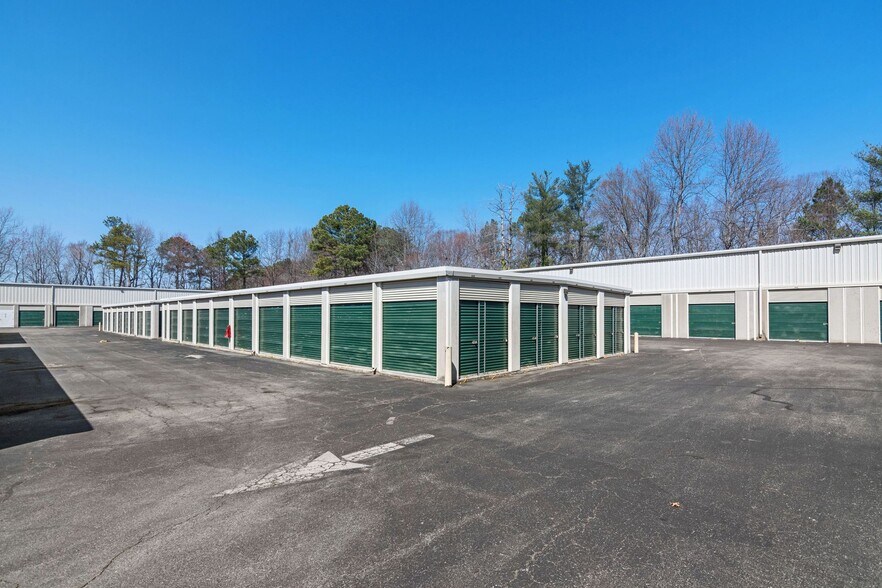 More Photos Of 9120 W Broad St, Richmond Self Storage For Sale