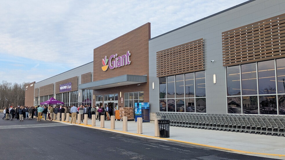 More Photos Of 100 Fairmount Ave, Bowie Freestanding For Lease