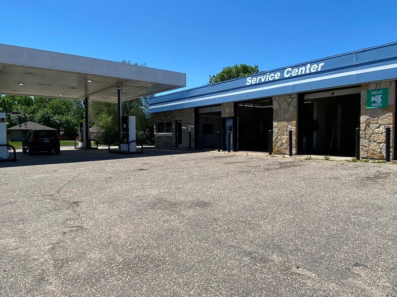 More Photos Of 1700 E Old Shakopee Rd, Minneapolis Auto Repair For Sale