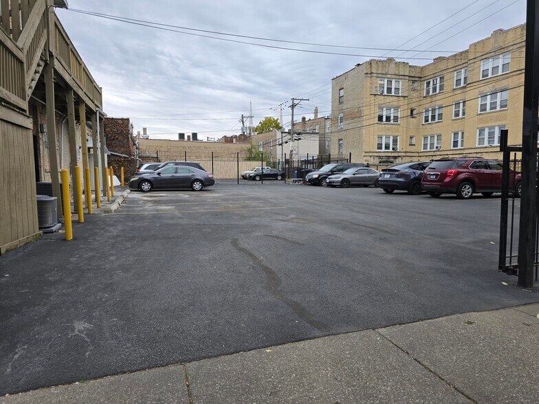 More Photos Of 3034-3040 W Montrose Ave, Chicago Multifamily For Sale